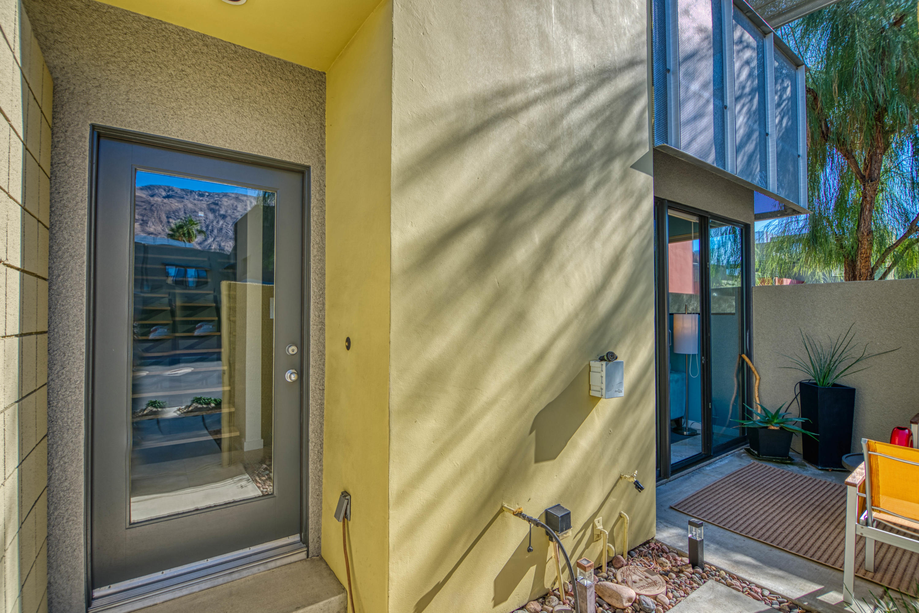 709 East Arenas Road Palm Springs, CA 92262 - Photo 10 of 38 15
