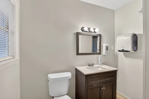 a view of back yard of the house