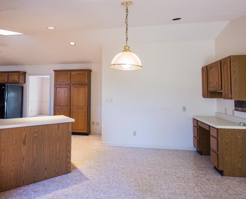 122 Mockingbird Lane Oak Ridge, TN 37830 - Photo 13 of 36 Writing desk in kitchen