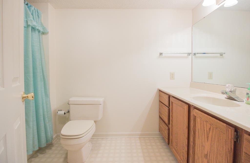 122 Mockingbird Lane Oak Ridge, TN 37830 - Photo 30 of 36 Downstairs Bath (2)