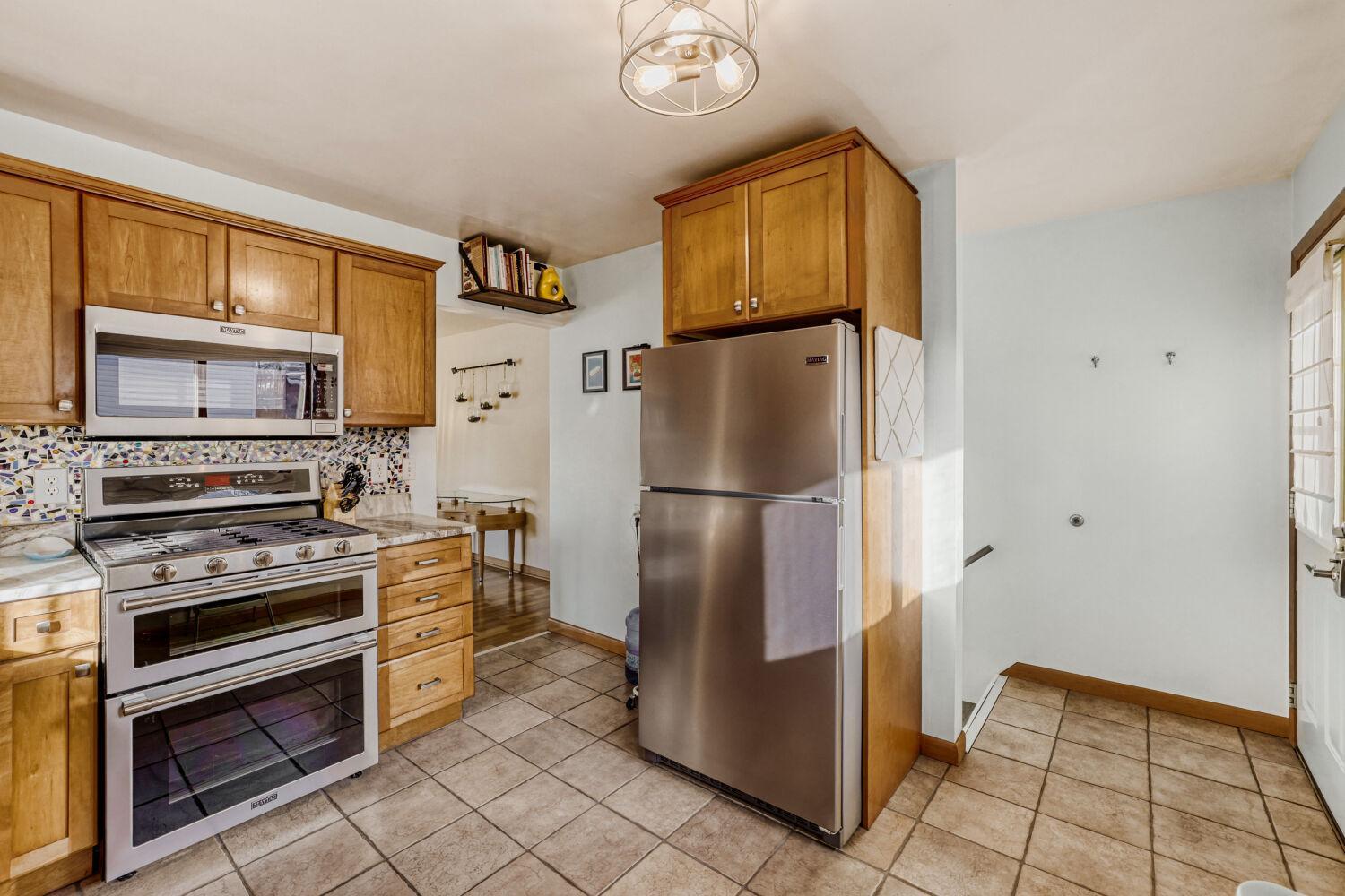 565 Hugo Street Northeast Fridley, MN 55432 - Photo 11 of 29