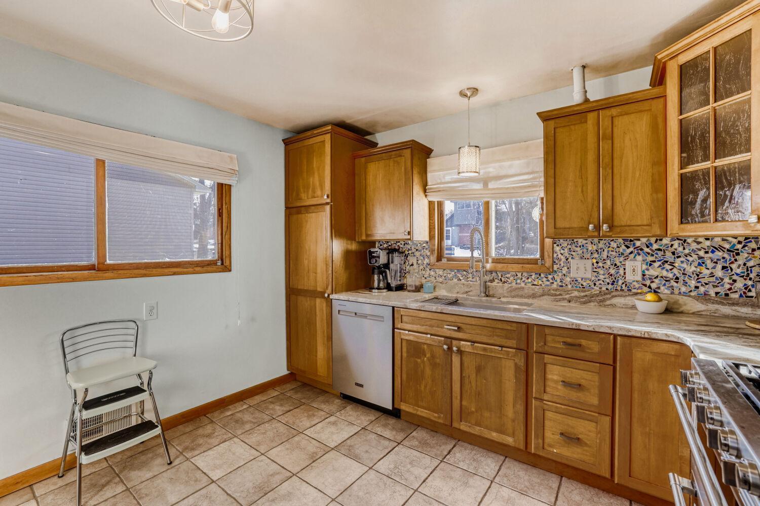 565 Hugo Street Northeast Fridley, MN 55432 - Photo 12 of 29