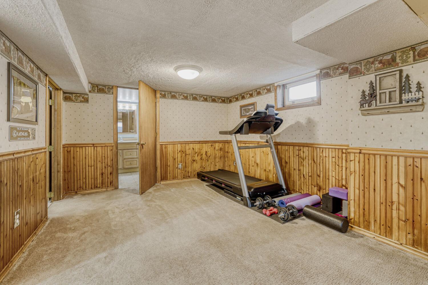 565 Hugo Street Northeast Fridley, MN 55432 - Photo 21 of 29