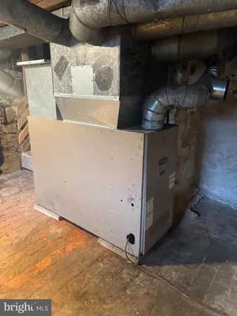 a view of utility room