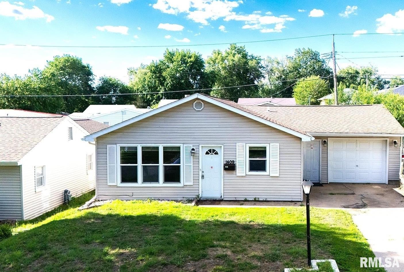 1409 Bush Street Pekin, IL 61554 - Photo 1 of 33