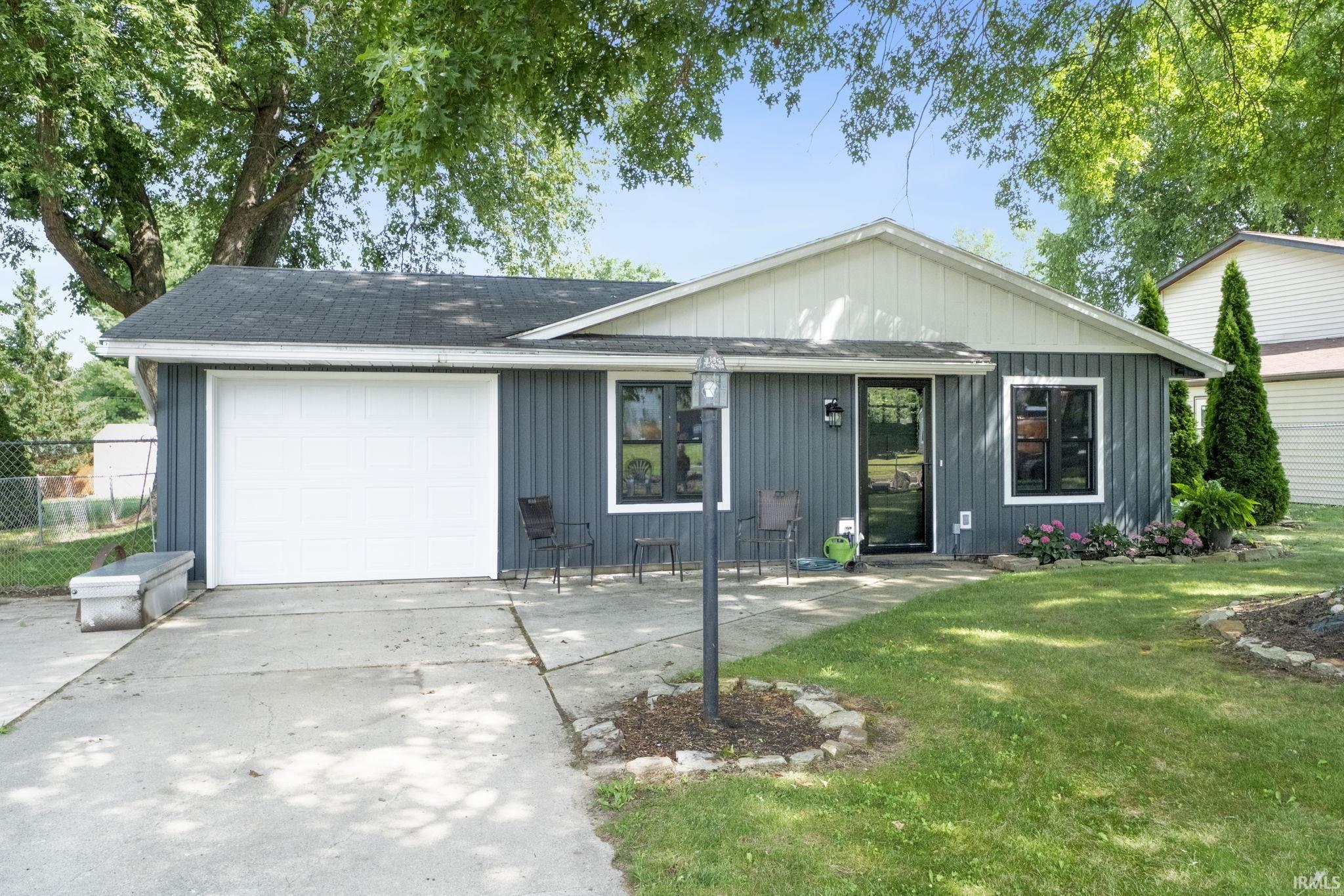 1426 Rabbit Run Huntertown, IN 46748 - Photo 1 of 34