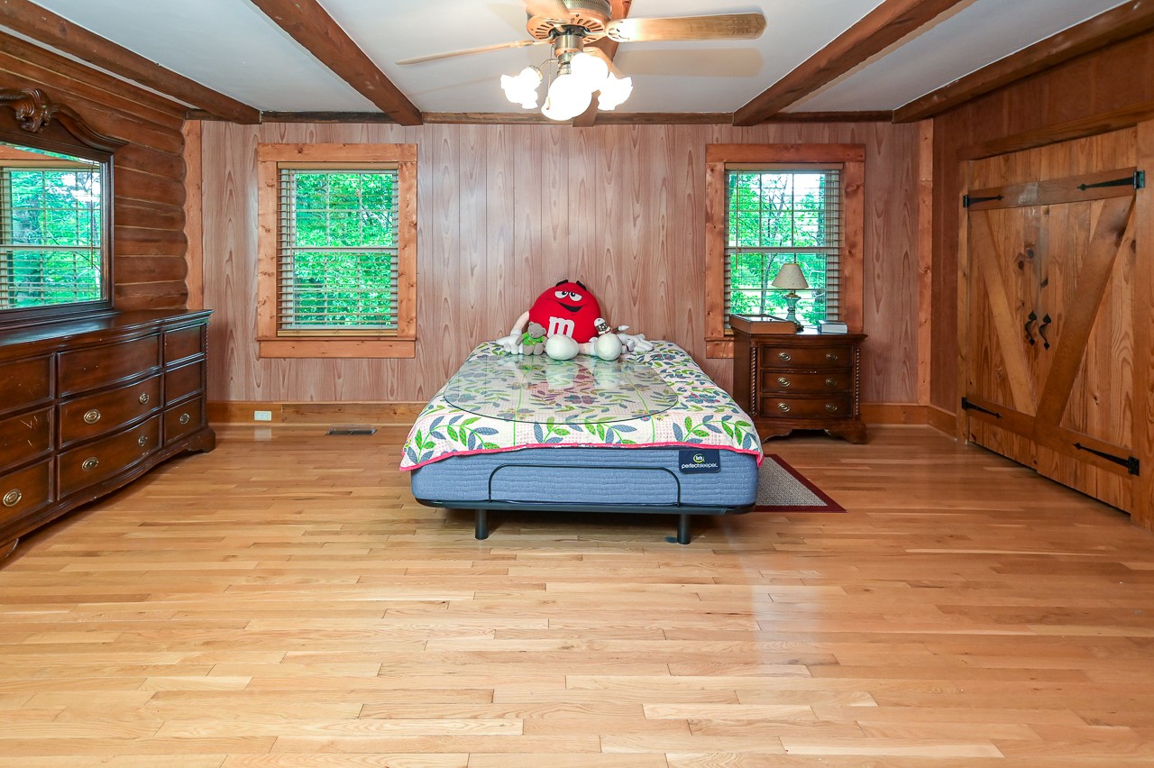 855 Hickory Drive Pulaski, TN 38478 - Photo 28 of 57 a room with furniture and a flat screen tv