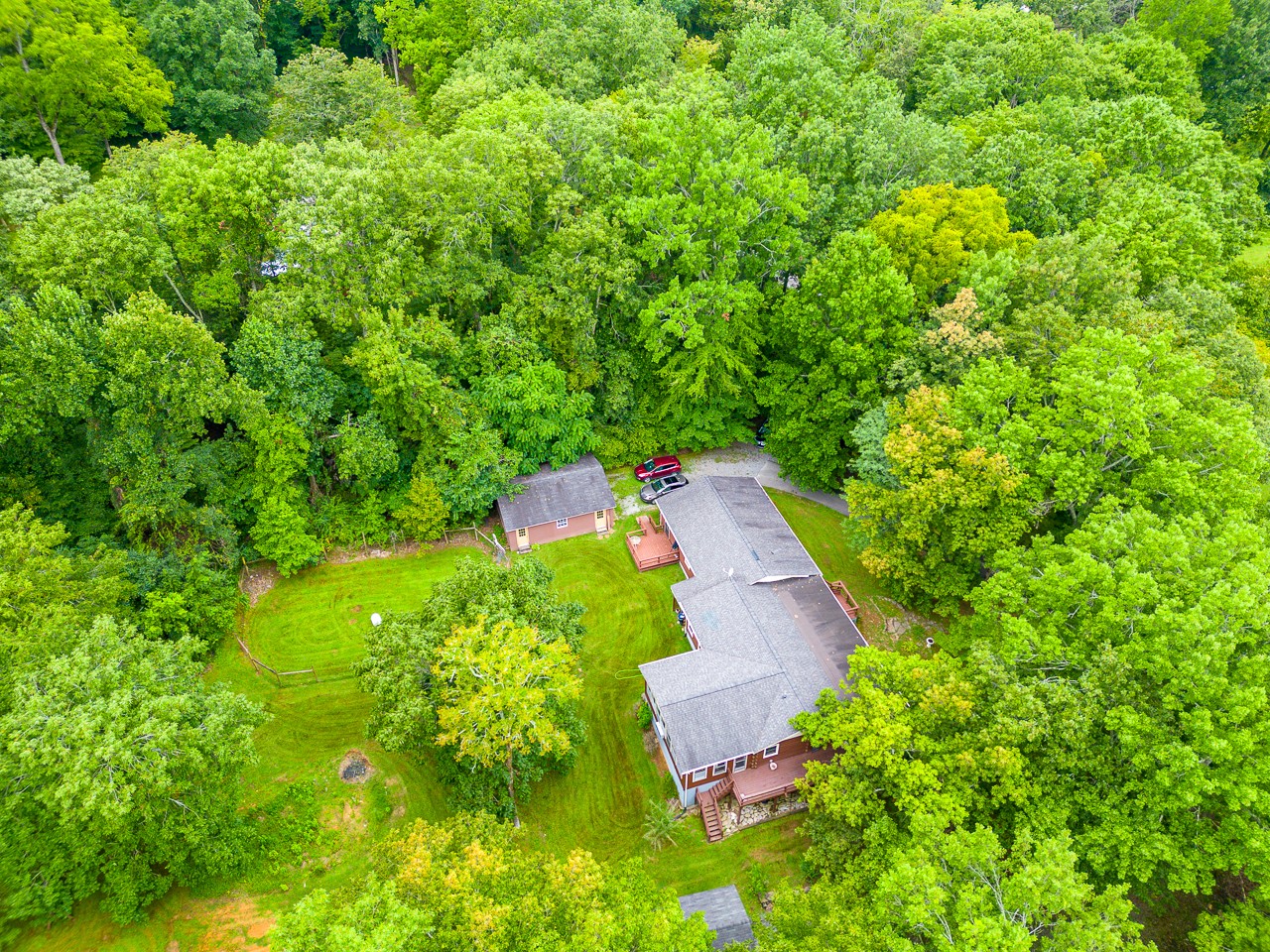 855 Hickory Drive Pulaski, TN 38478 - Photo 44 of 57 a view of a garden with lawn chairs