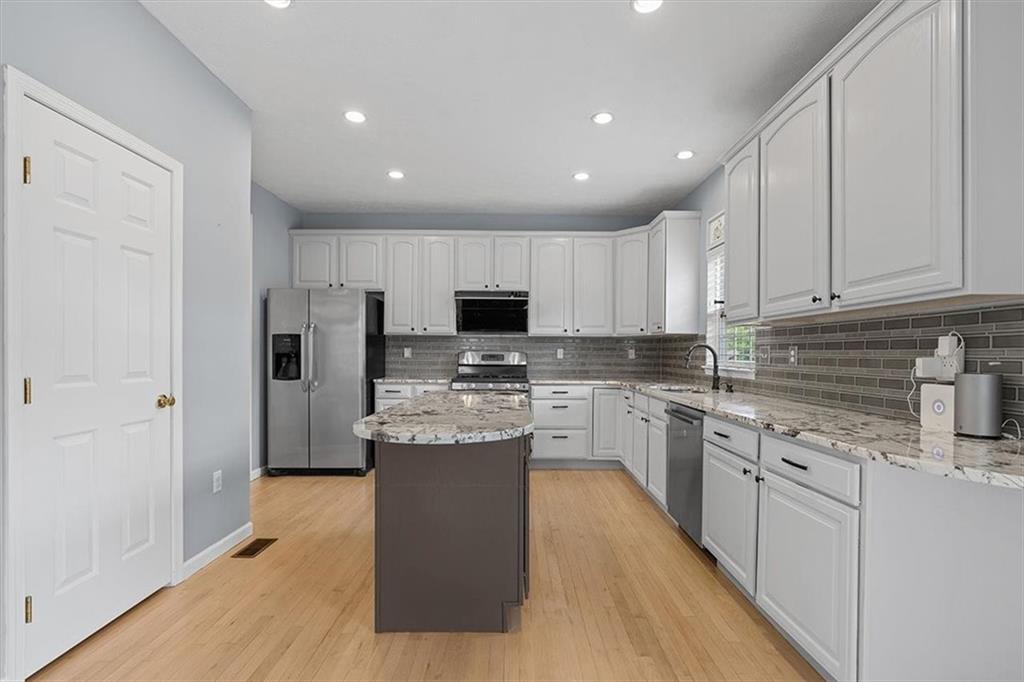 165 Lori Road Gibsonia, PA 15044 - Photo 8 of 40 Gallery Image 8