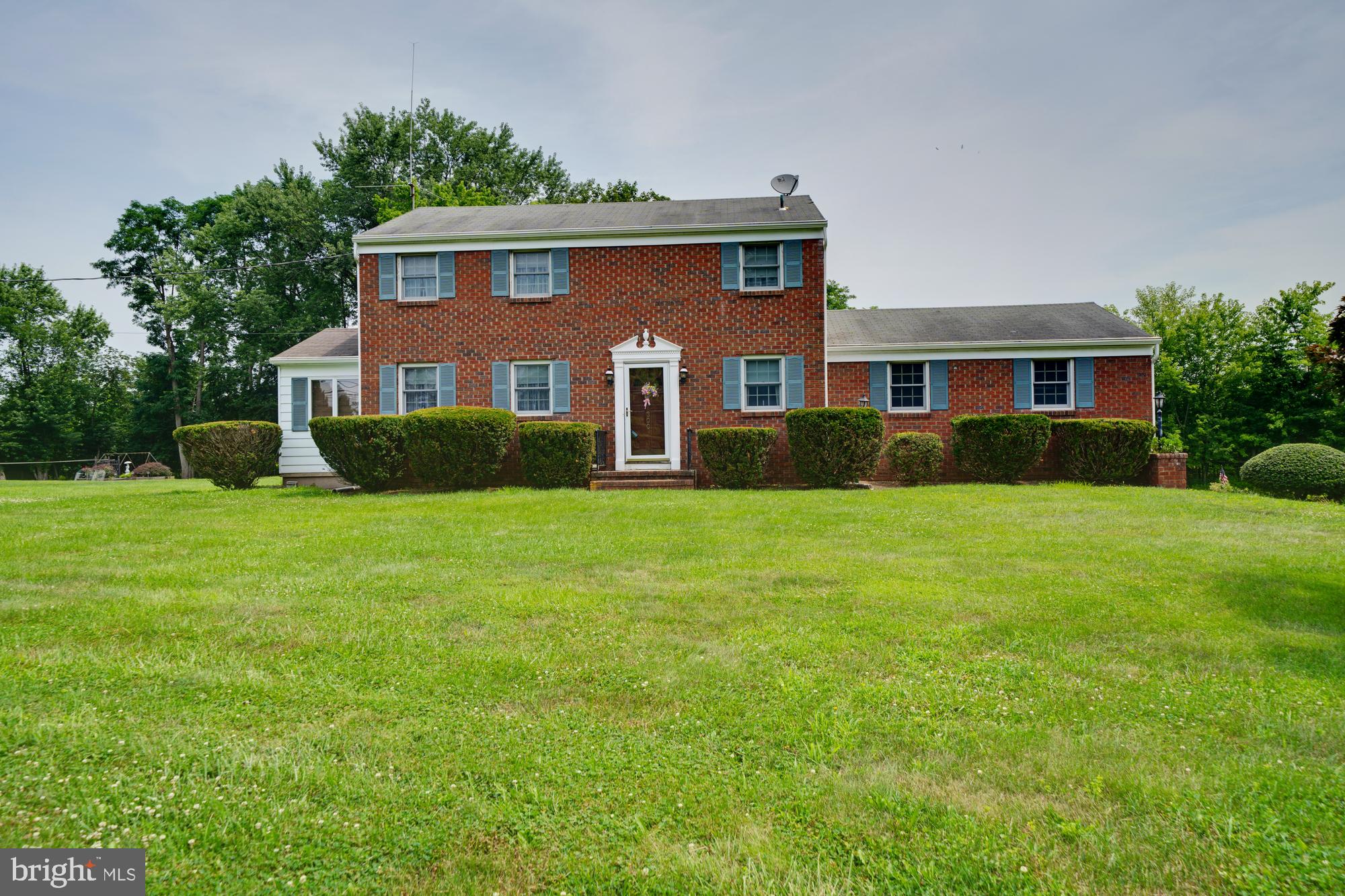 300 Edgebrook Road Robbinsville, NJ 08691 - Photo 2 of 46