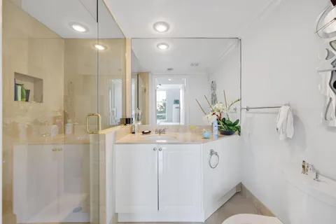 a view of a large yard with lots of green space