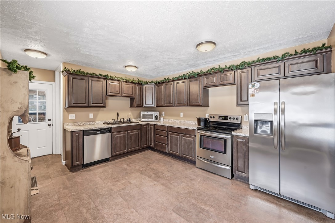 5871 Everett Hull Road Fowler, OH 44418 - Photo 3 of 50 Gallery Image 3