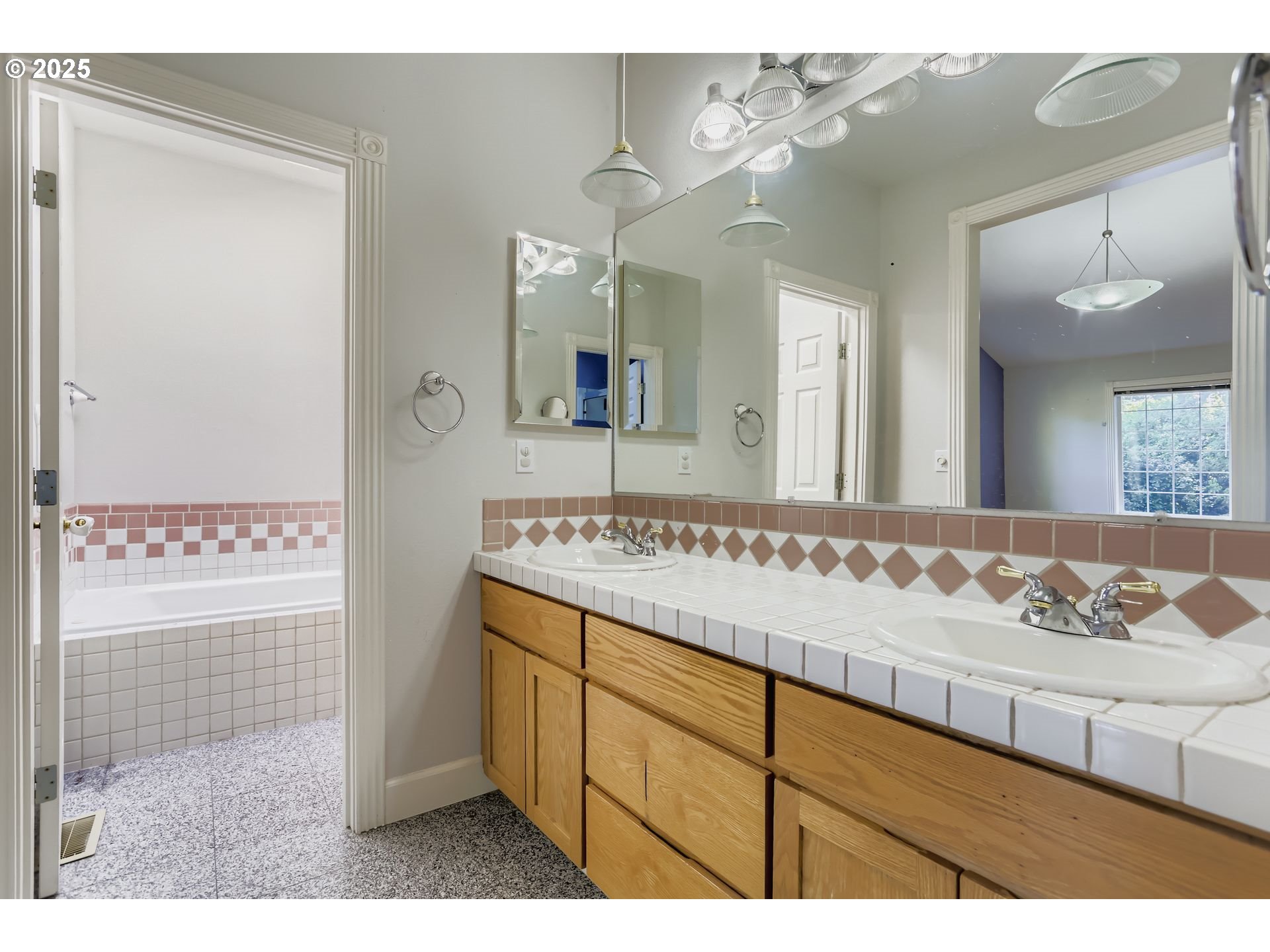 11939 Southwest Walker Road Beaverton, OR 97005 - Photo 15 of 31 Gallery Image 15