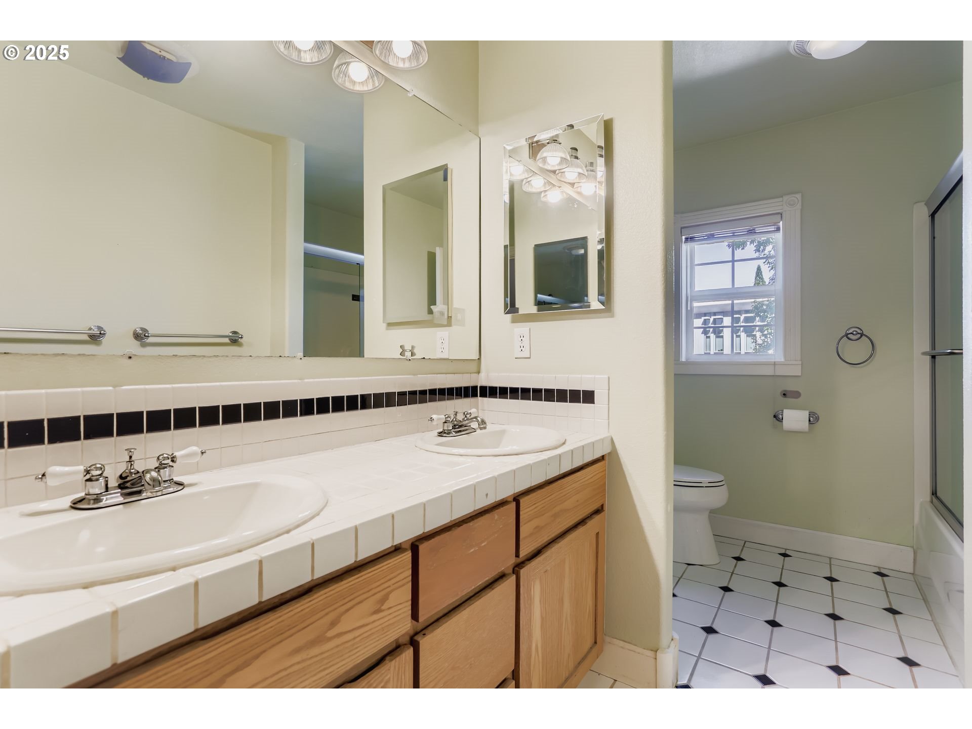 11939 Southwest Walker Road Beaverton, OR 97005 - Photo 18 of 31 Gallery Image 18