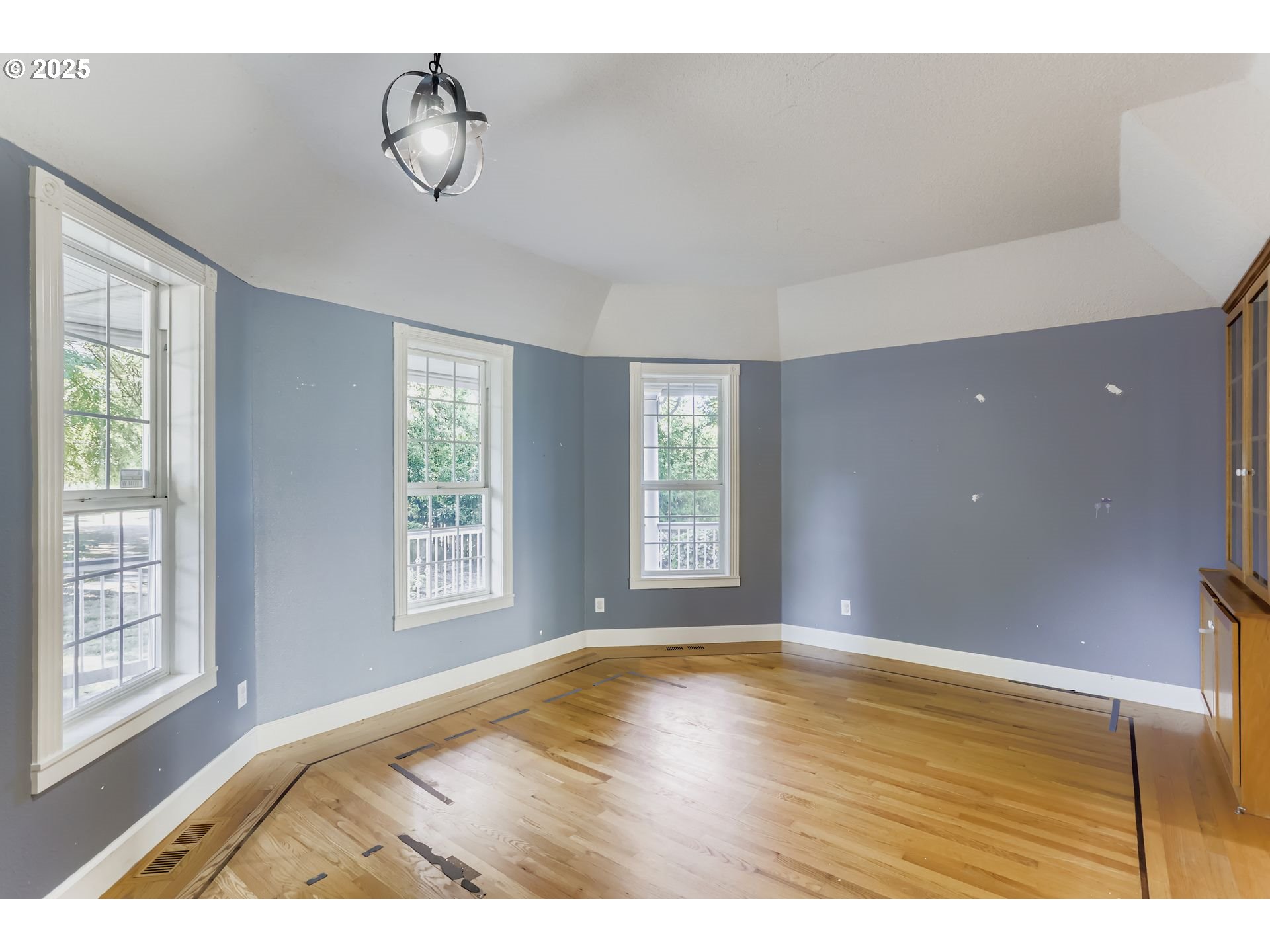 11939 Southwest Walker Road Beaverton, OR 97005 - Photo 5 of 31 Gallery Image 5