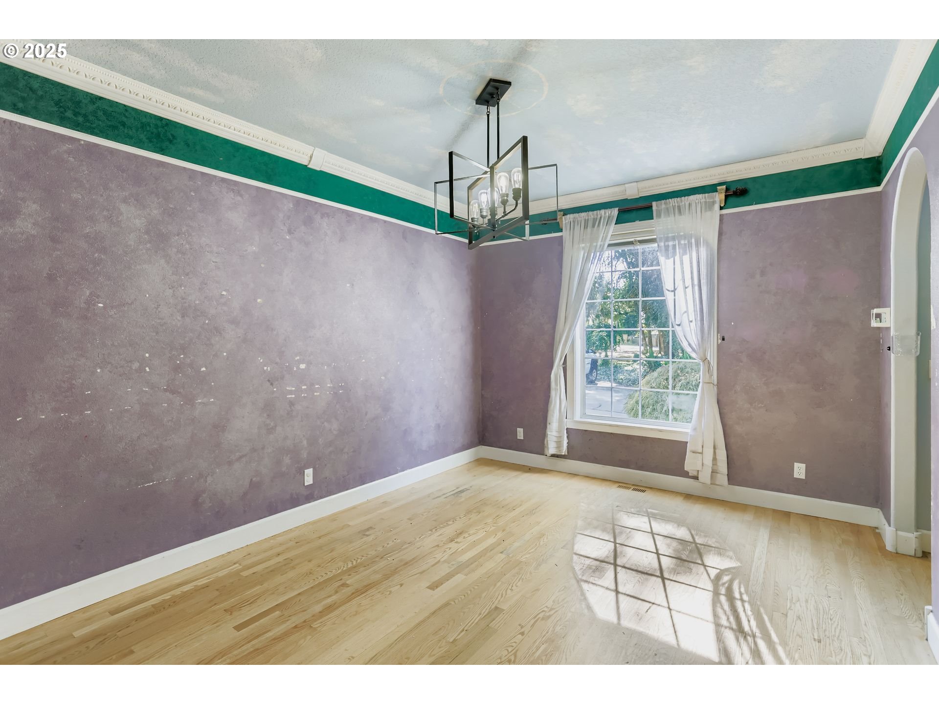 11939 Southwest Walker Road Beaverton, OR 97005 - Photo 6 of 31 Gallery Image 6
