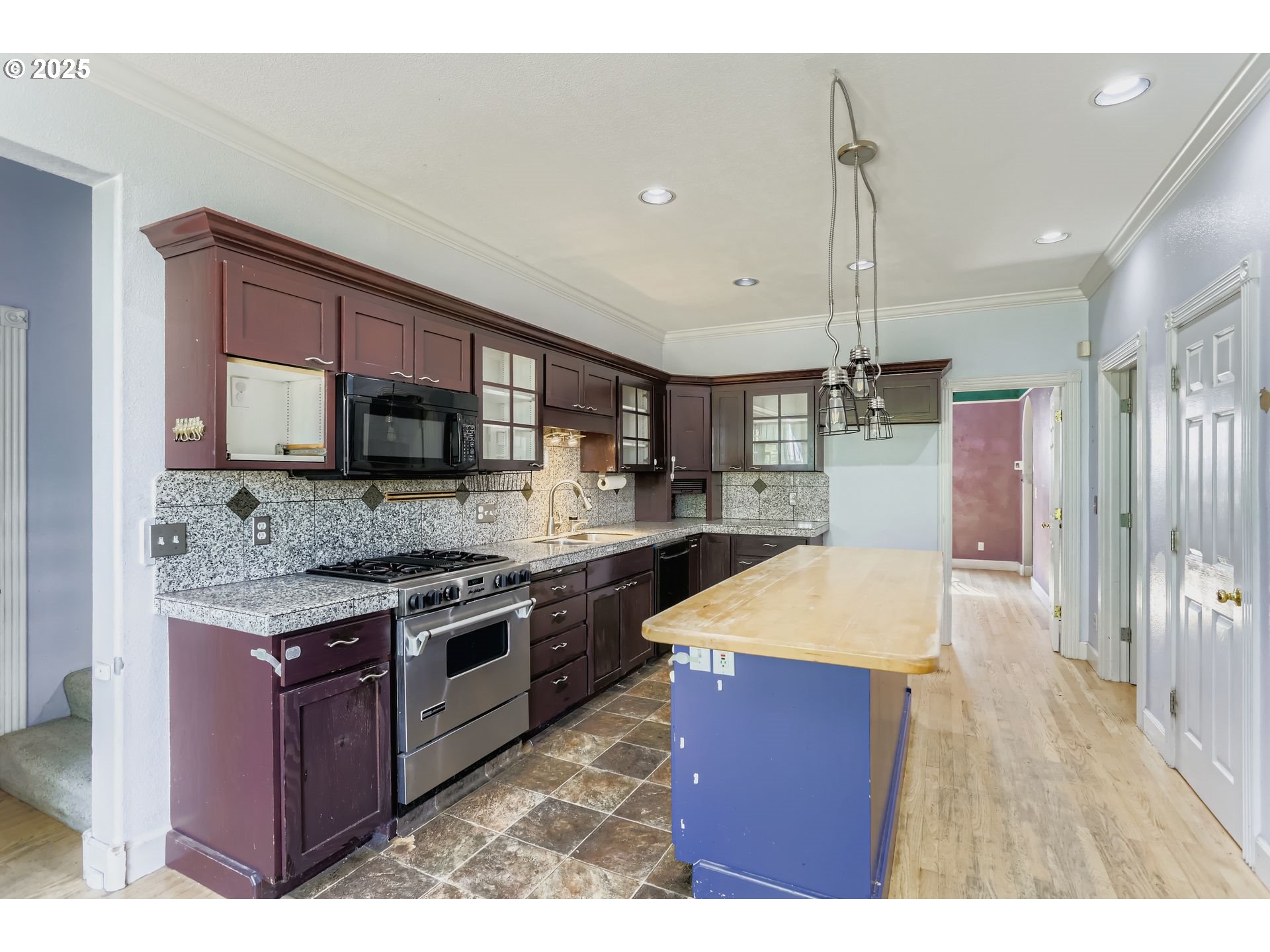 11939 Southwest Walker Road Beaverton, OR 97005 - Photo 8 of 31 Gallery Image 8