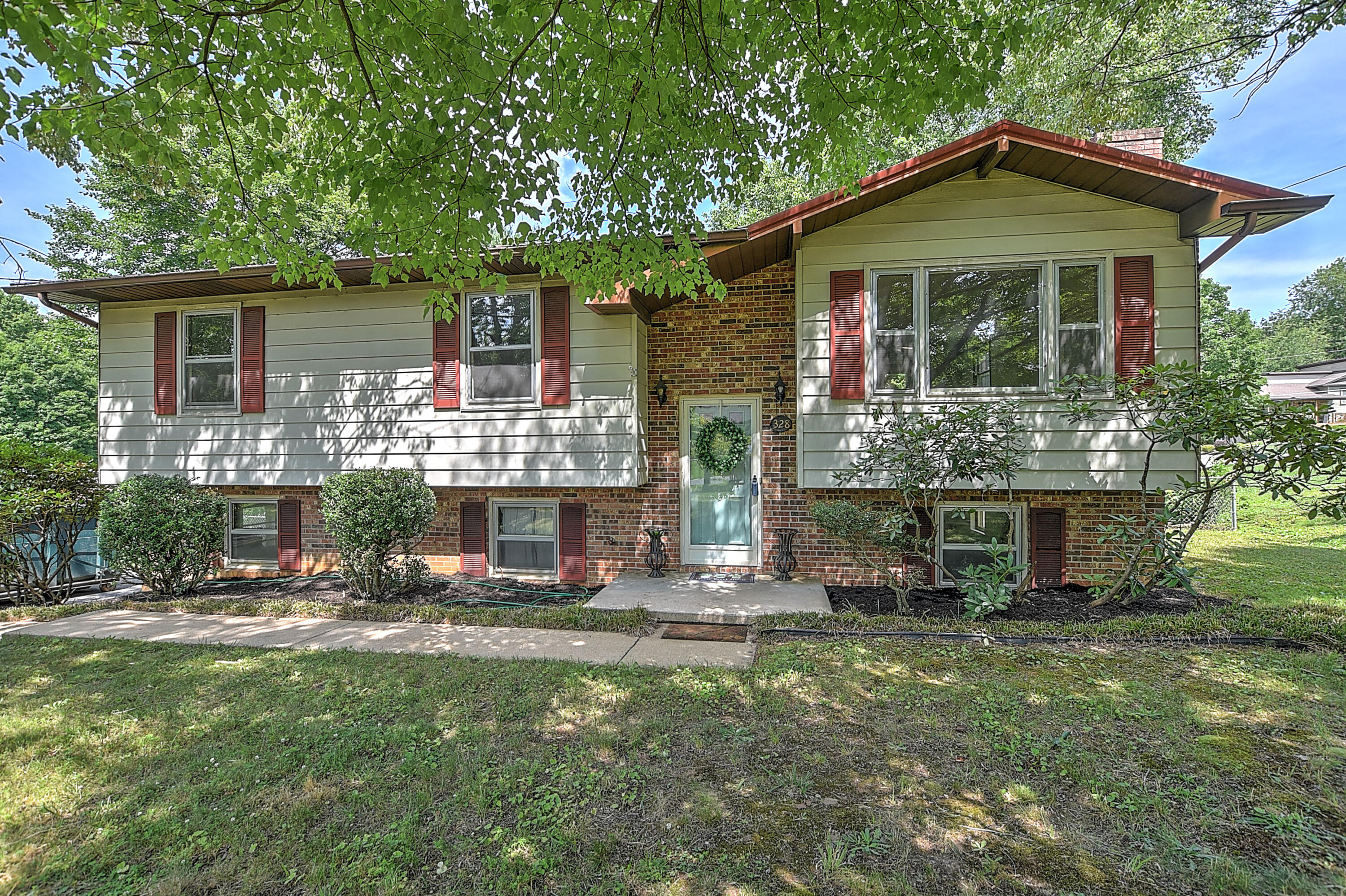 328 Lynn Road Johnson City, TN 37604 - Photo 1 of 28 328 Lynn Rd