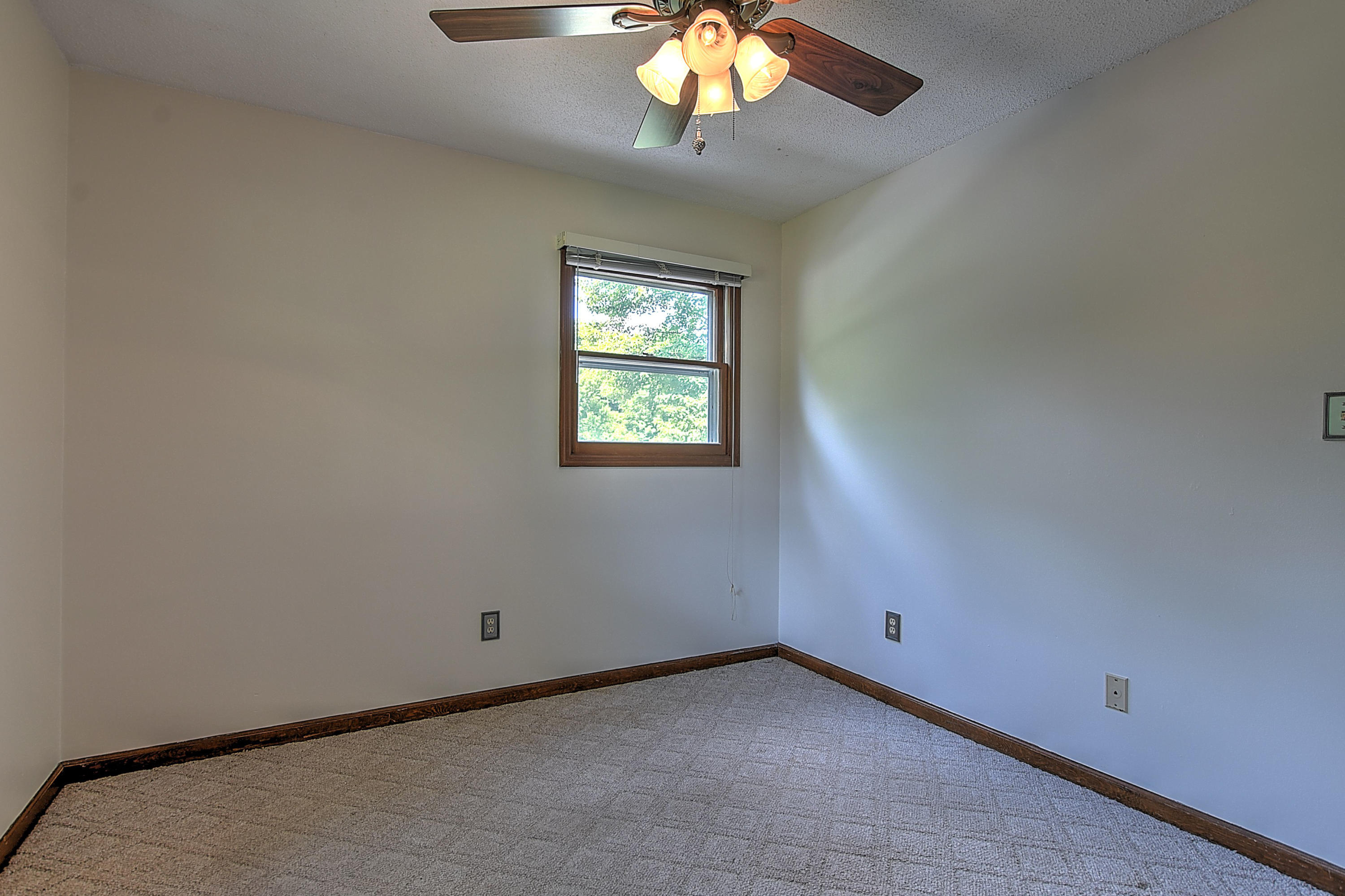 328 Lynn Road Johnson City, TN 37604 - Photo 12 of 28 328 Lynn Rd-14