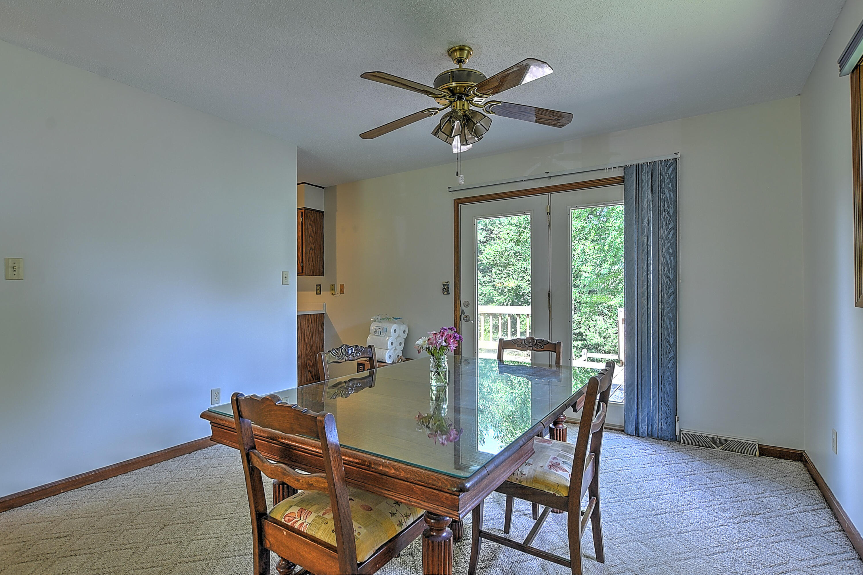 328 Lynn Road Johnson City, TN 37604 - Photo 6 of 28 328 Lynn Rd-7