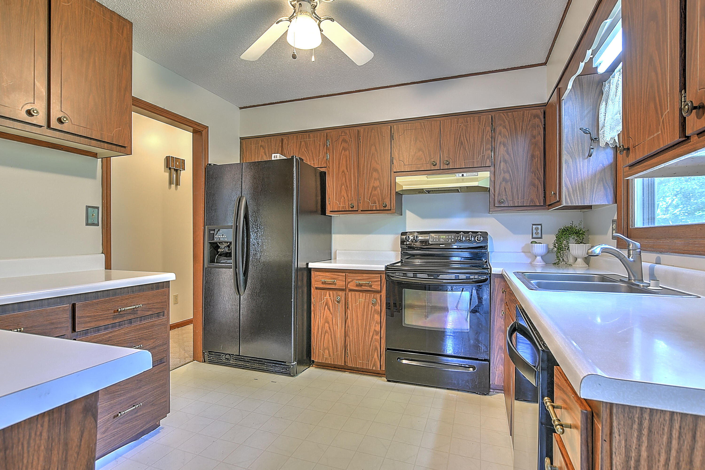 328 Lynn Road Johnson City, TN 37604 - Photo 8 of 28 328 Lynn Rd-10