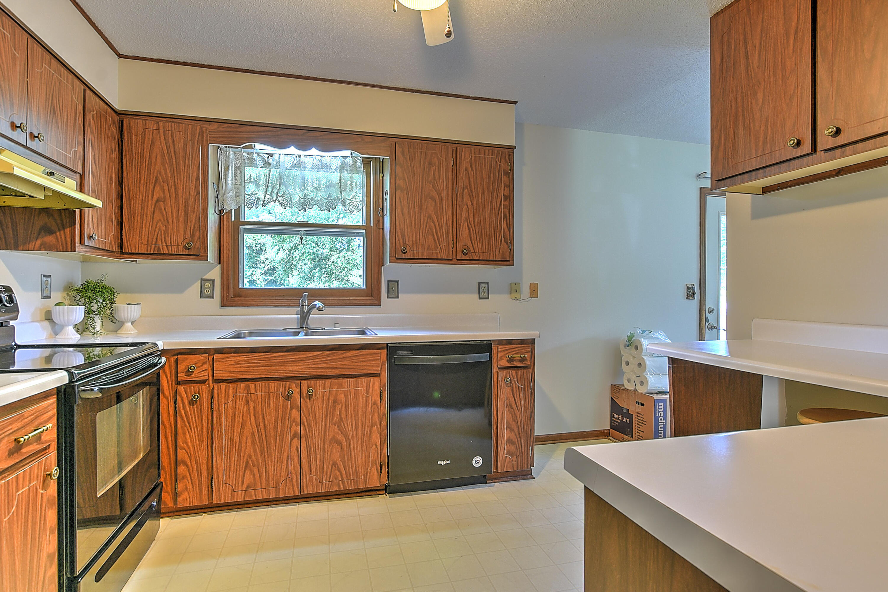 328 Lynn Road Johnson City, TN 37604 - Photo 10 of 28 328 Lynn Rd-12