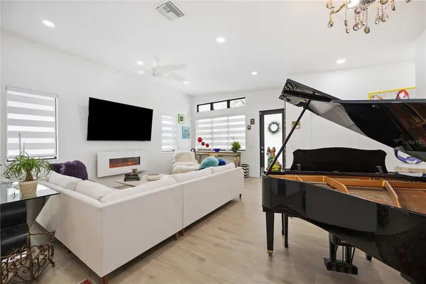 $3,850 | 7520 North Coolidge Avenue, Tampa, FL 33614