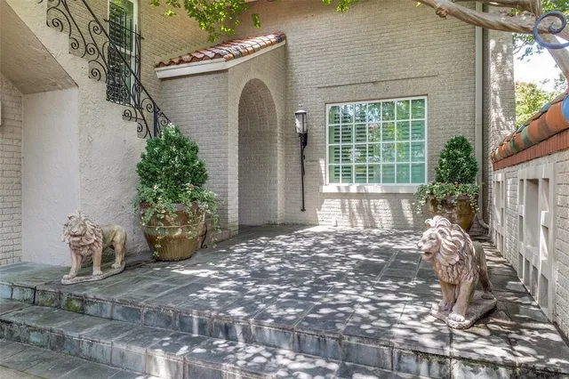 a view of a backyard of the house