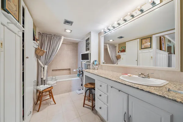 $1,050,000 | 5380 North Ocean Drive, Unit 6D, Singer Island, FL 33404