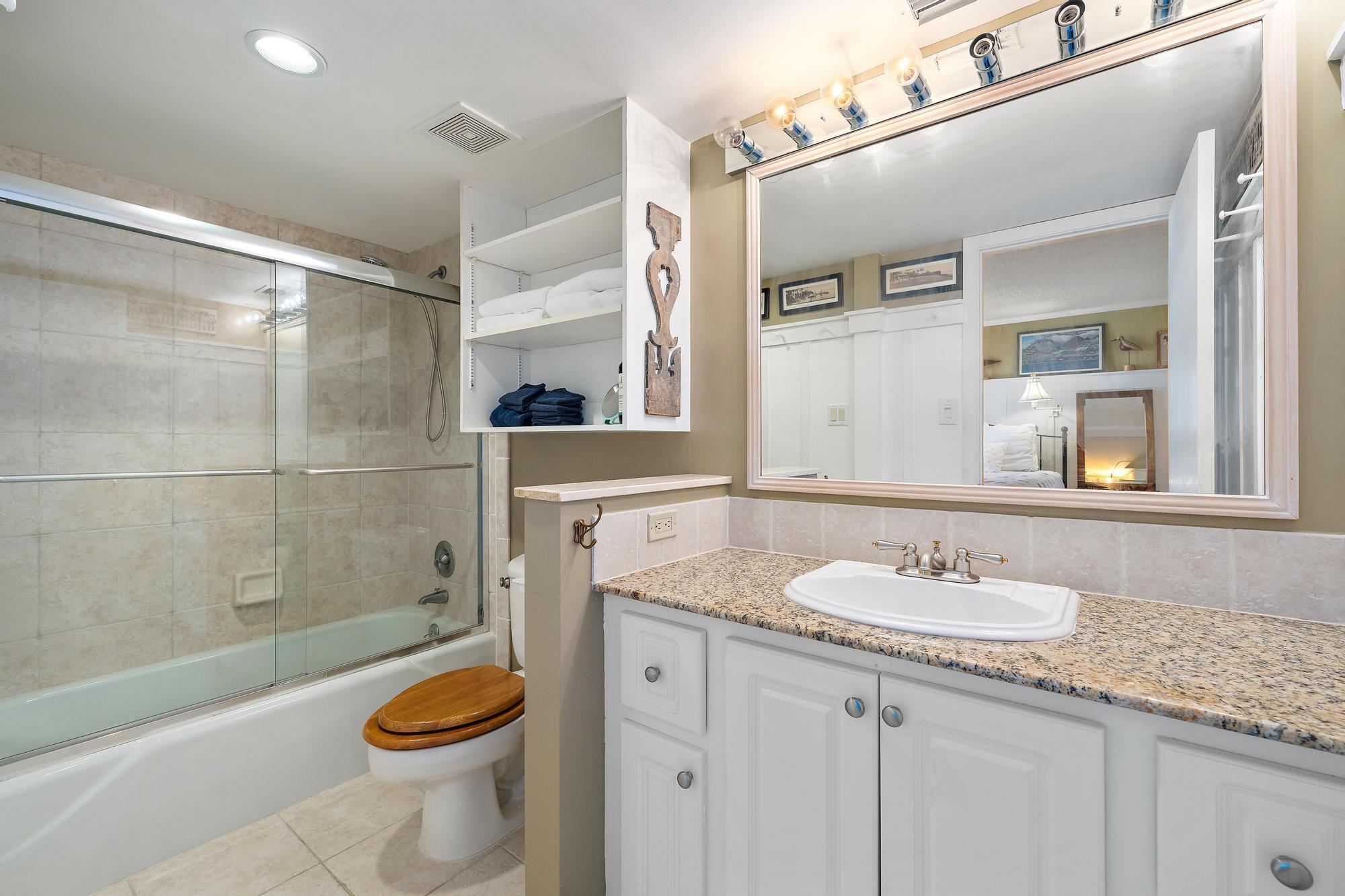 5380 North Ocean Drive, Unit 6D Singer Island, FL 33404 - Photo 20 of 41 Master Bath