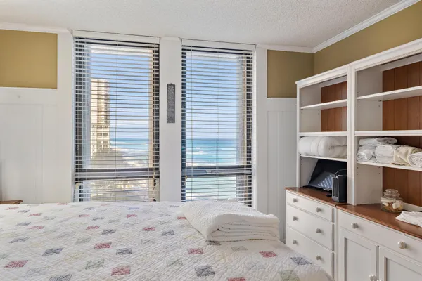 $1,050,000 | 5380 North Ocean Drive, Unit 6D, Singer Island, FL 33404