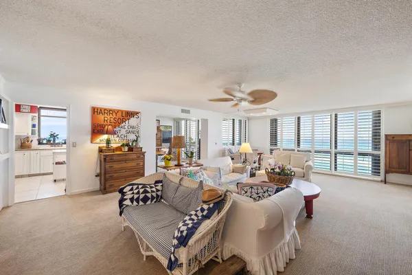 $1,050,000 | 5380 North Ocean Drive, Unit 6D, Singer Island, FL 33404
