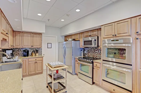 $1,050,000 | 5380 North Ocean Drive, Unit 6D, Singer Island, FL 33404