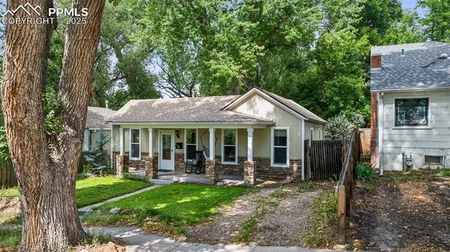 a view of a house with a yard and plants