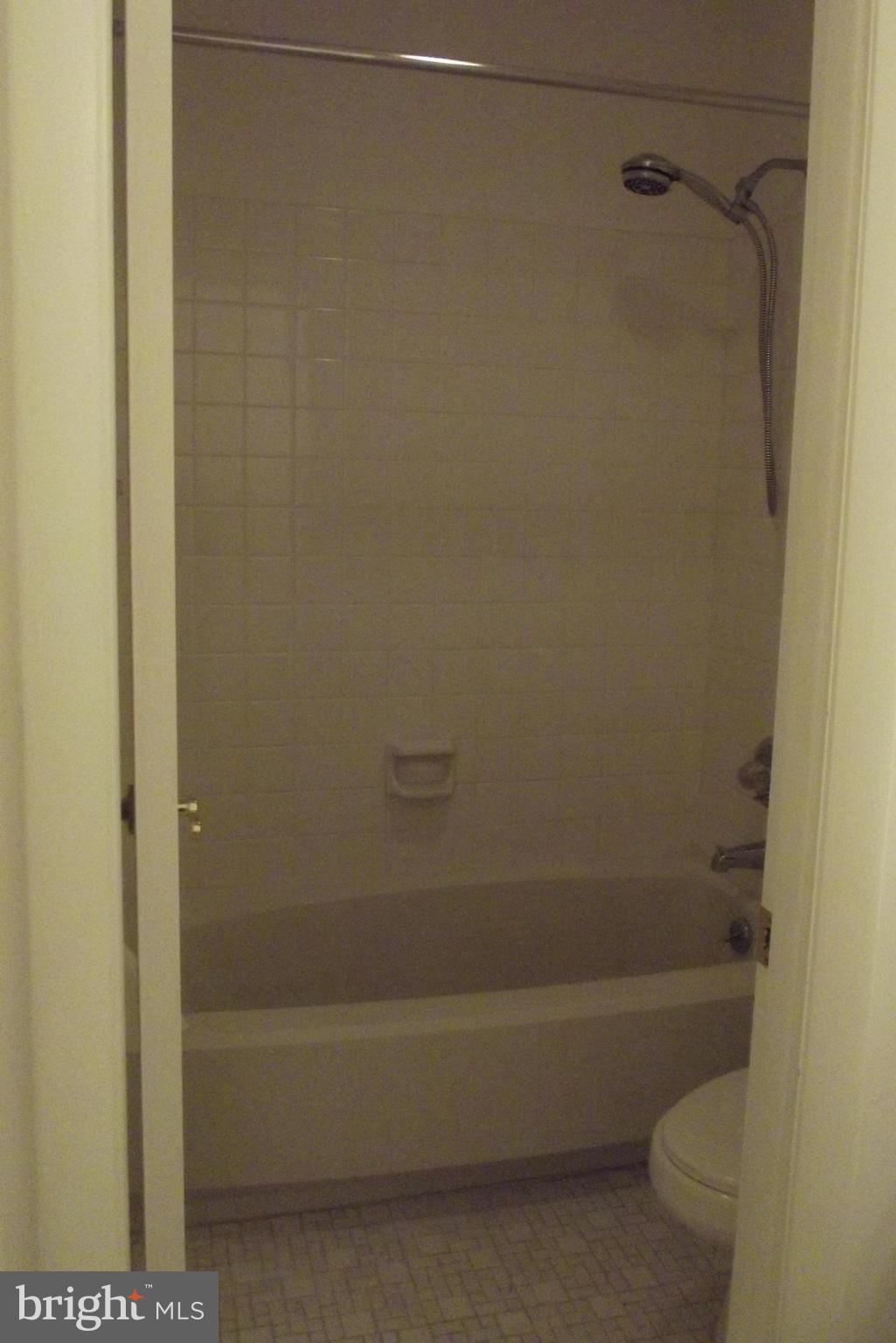 3922 Rolling Rd., Unit A6 Baltimore, MD 21208 - Photo 12 of 21 FULL HALLWAY BATH