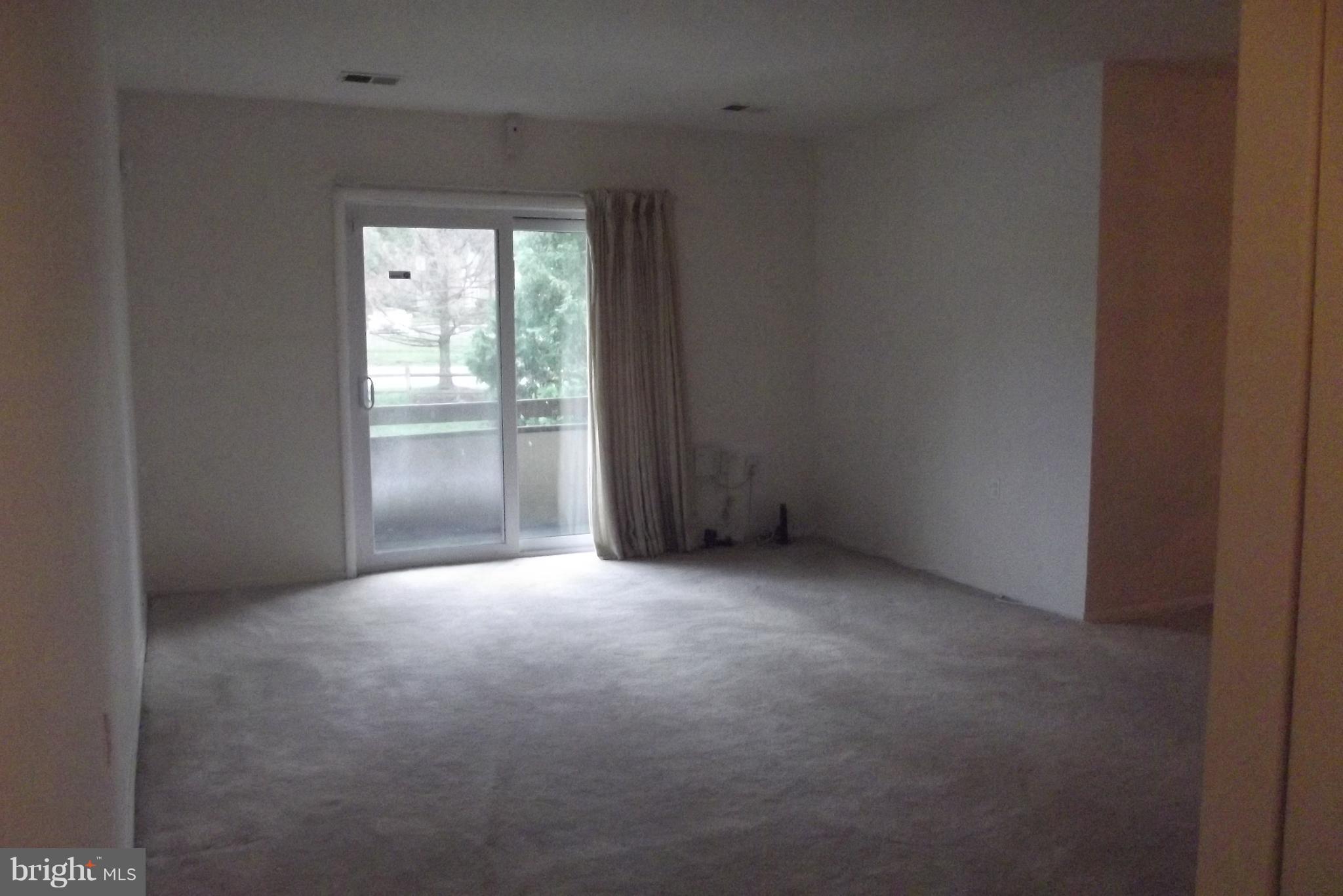 3922 Rolling Rd., Unit A6 Baltimore, MD 21208 - Photo 3 of 21 Living Room