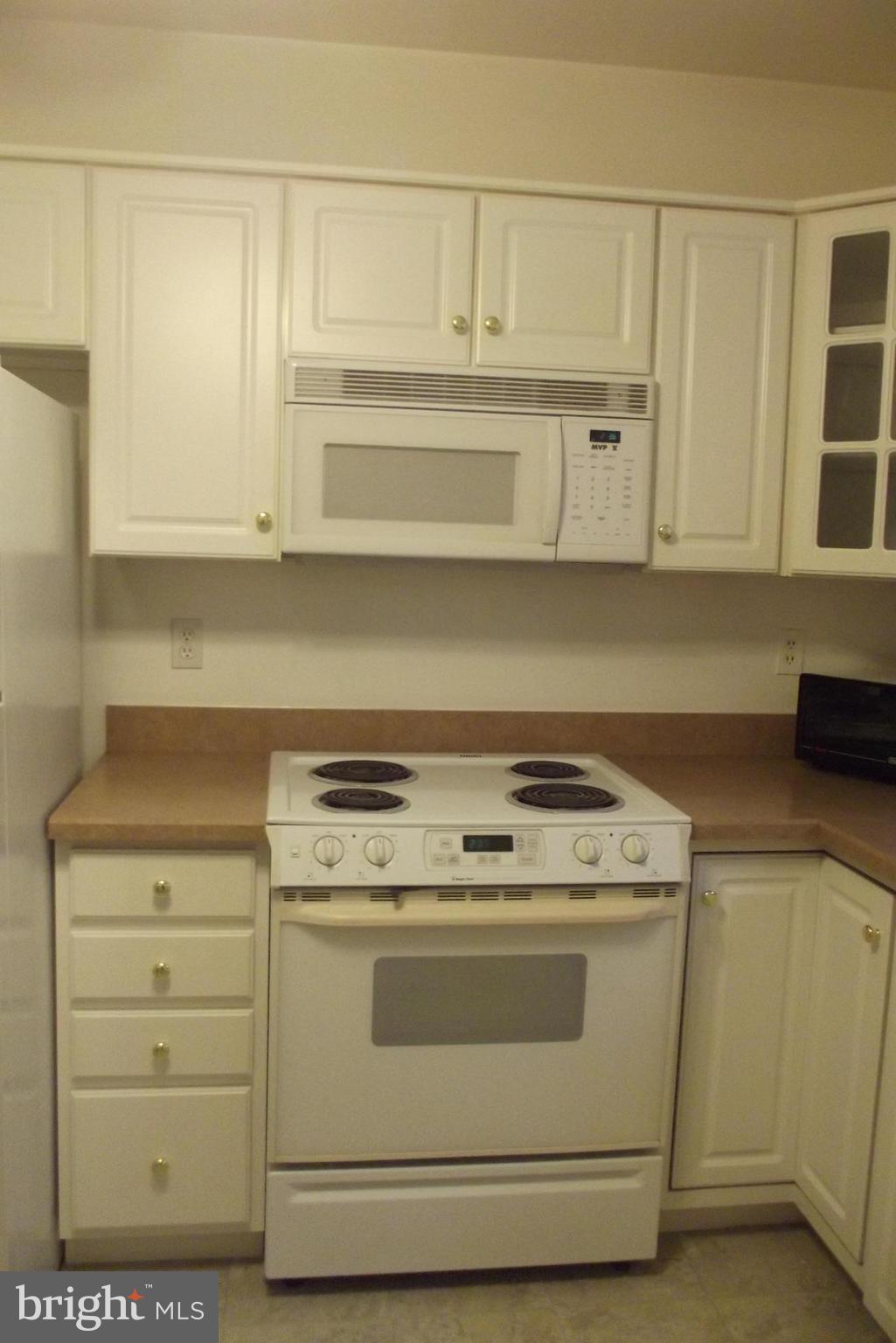 3922 Rolling Rd., Unit A6 Baltimore, MD 21208 - Photo 9 of 21 Kitchen