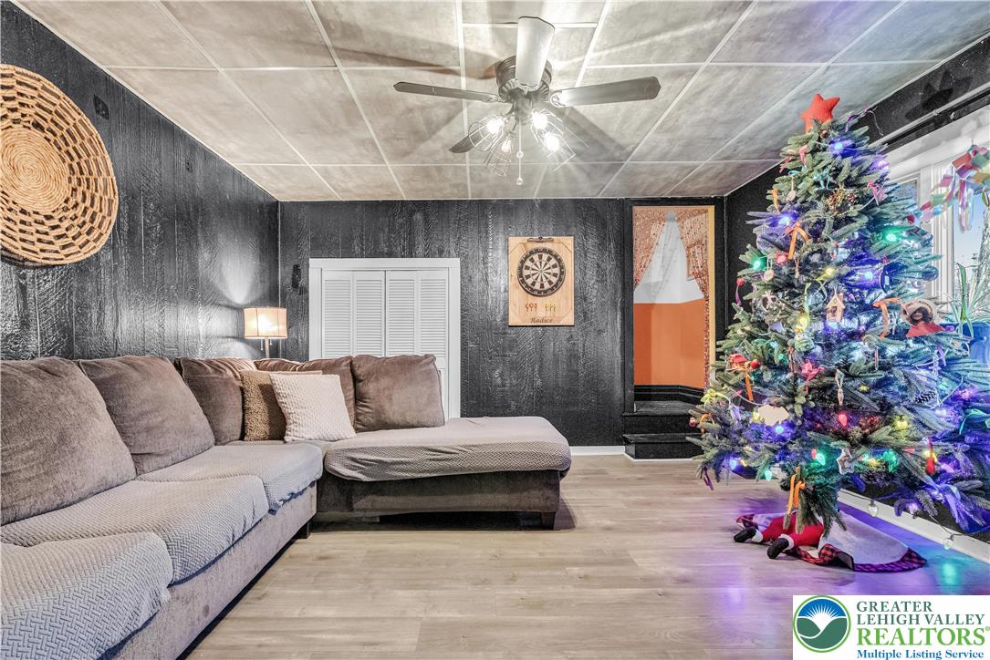 2031 Wayne Street Bethlehem, PA 18020 - Photo 24 of 36 a living room with furniture and flowers