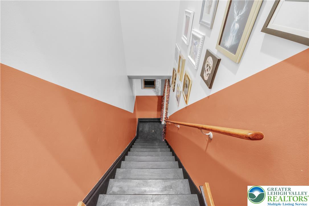 2031 Wayne Street Bethlehem, PA 18020 - Photo 32 of 36 a view of entryway