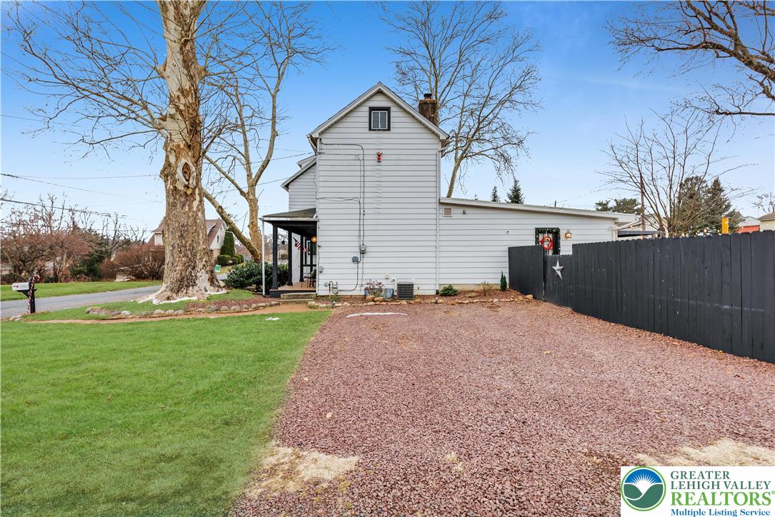 2031 Wayne Street Bethlehem, PA 18020 - Photo 5 of 36 a front view of house with yard