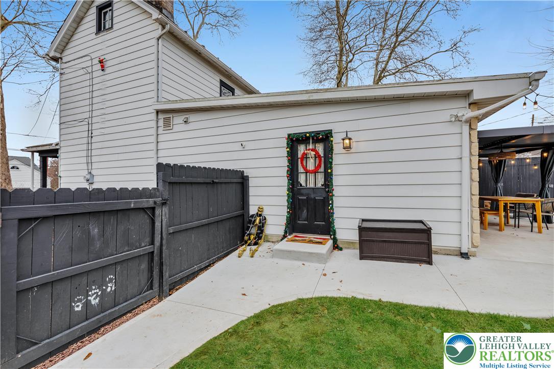2031 Wayne Street Bethlehem, PA 18020 - Photo 6 of 36 a backyard of a house with barbeque oven and barbeque oven