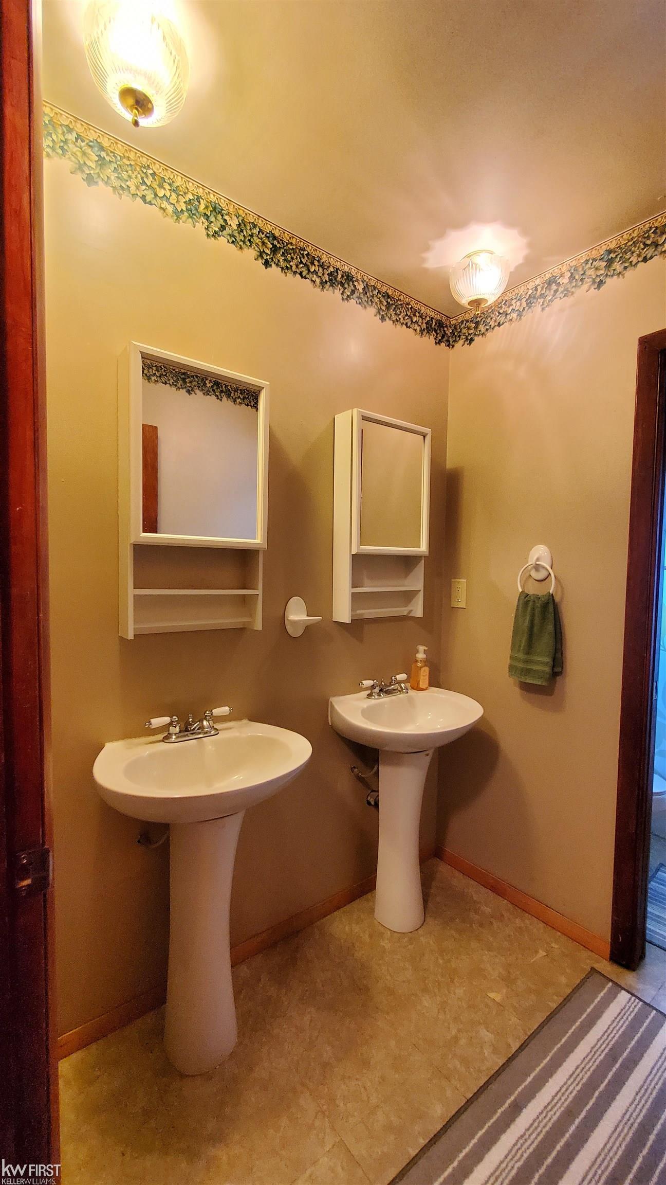 4284 Atlas Road Davison, MI 48423 - Photo 17 of 41 50114168-16.JPG