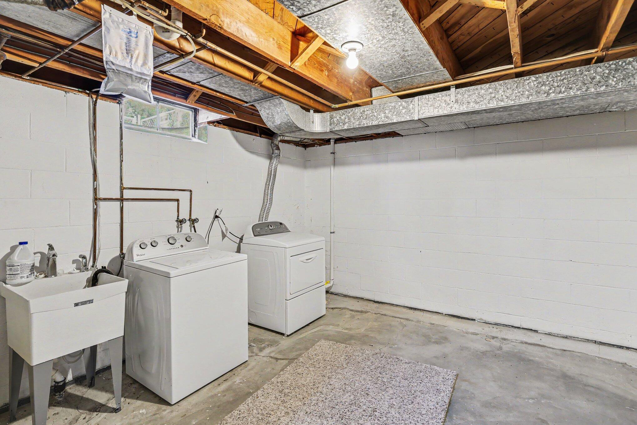 2117 Edwin Place Lansing, MI 48911 - Photo 34 of 37 022_file_3740
