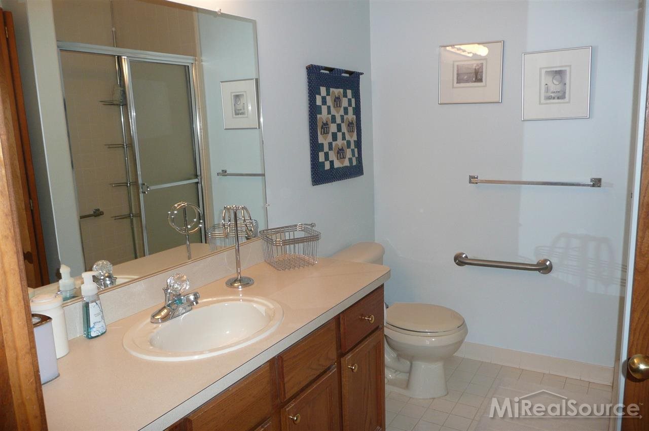 16860 Country Ridge Court Macomb, MI 48044 - Photo 10 of 12 31198418-9.JPG