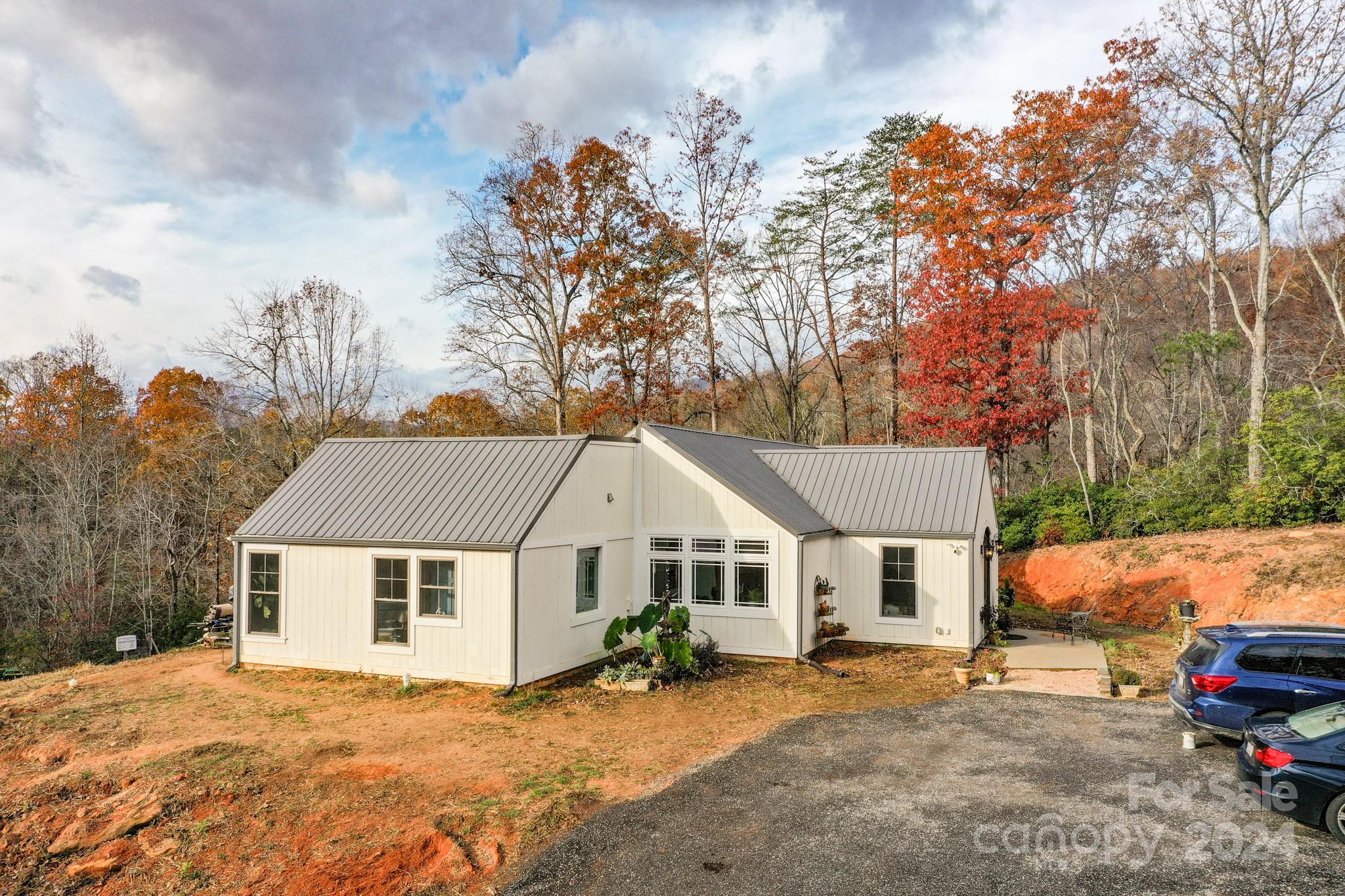 711 Herman Wilson Road Lake Lure, NC 28746 - Photo 5 of 47 Gallery Image 5