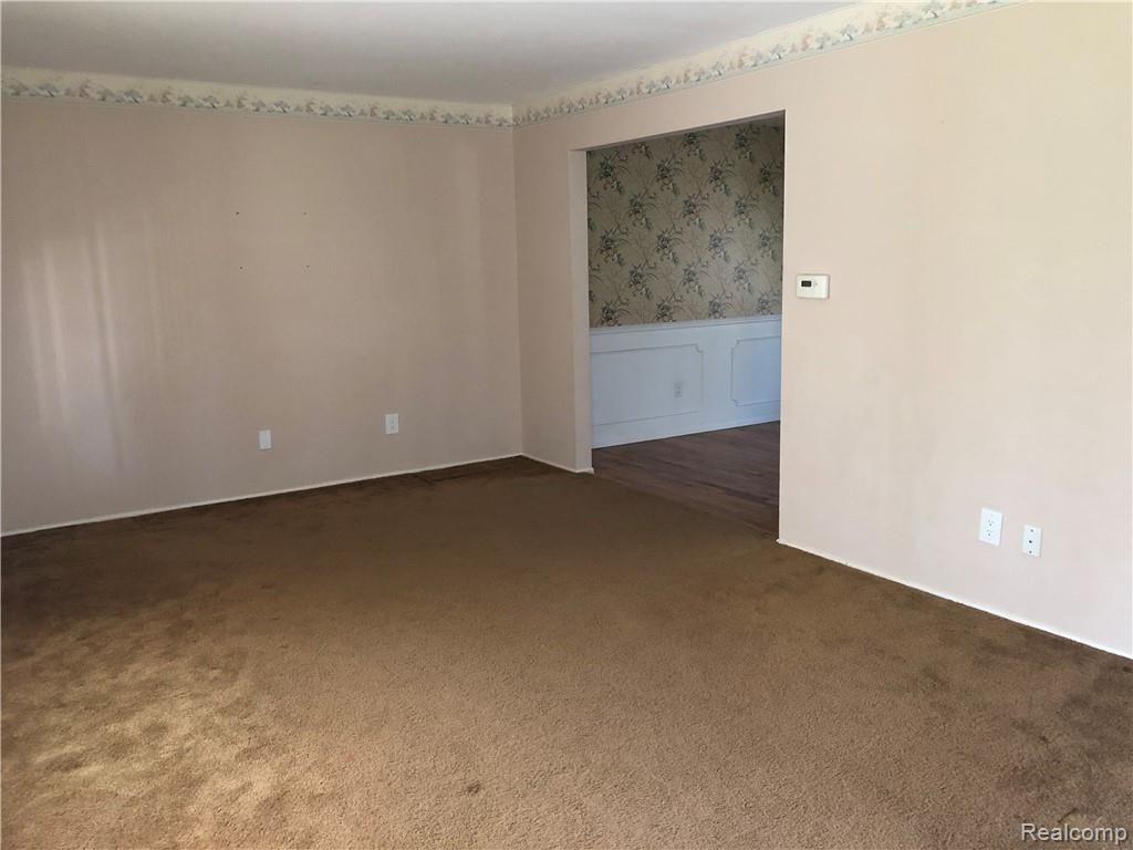 4311 East Cook Road Grand Blanc, MI 48439 - Photo 6 of 21 Spacious Living Room!