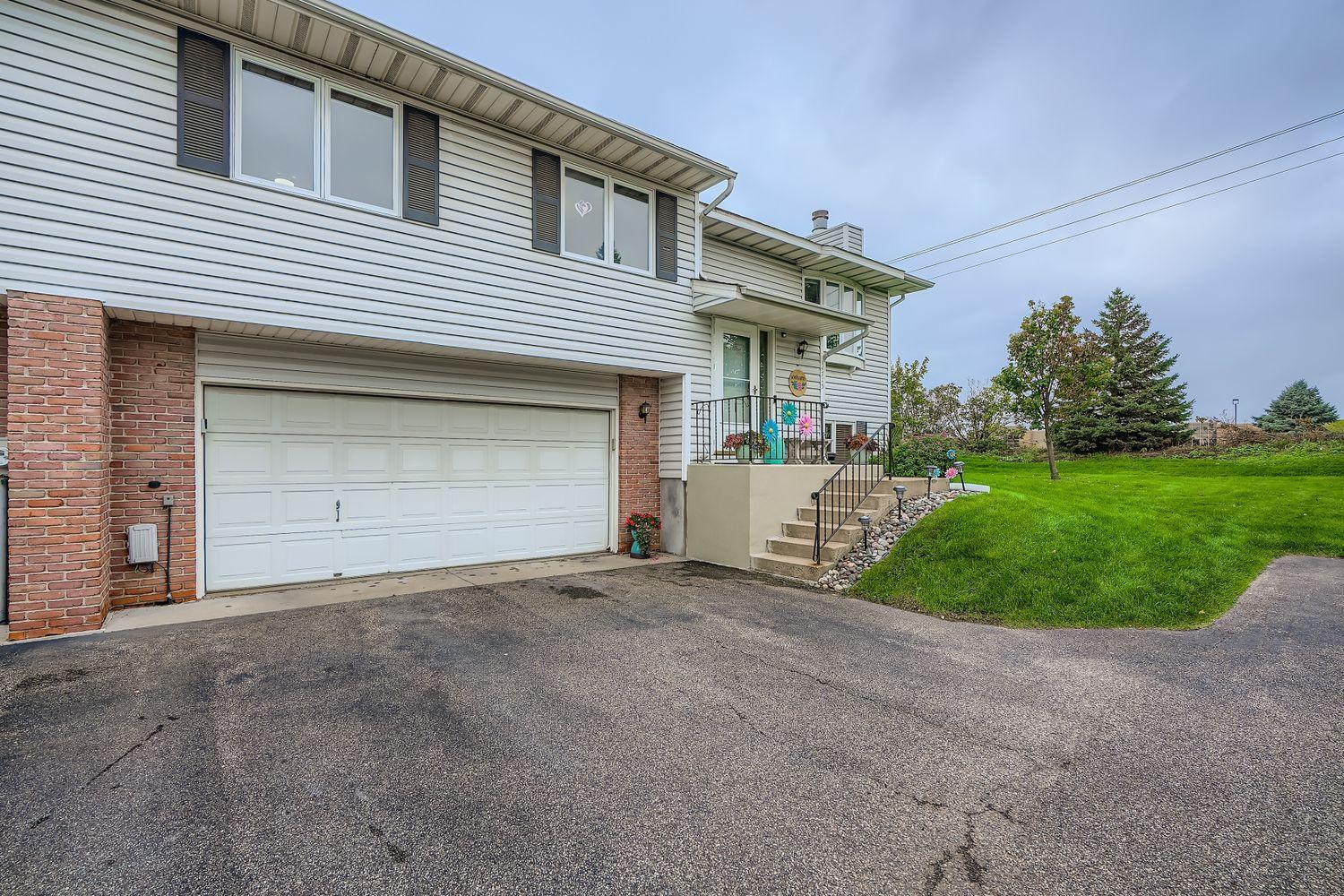 14715 Endicott Way Apple Valley, MN 55124 - Photo 3 of 27