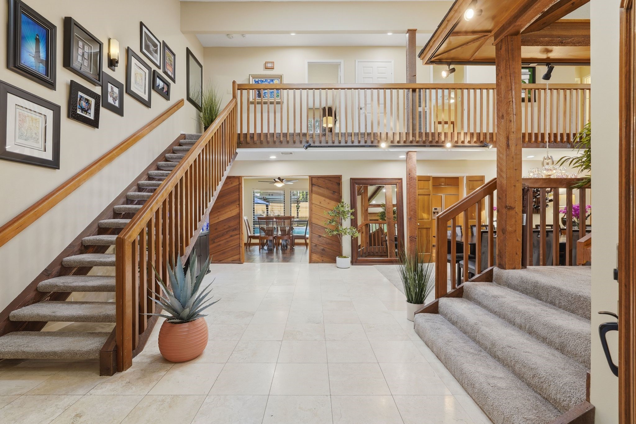 15007 Benfer Road Houston, TX 77069 - Photo 4 of 42 Your jaw-dropping entry with 16 ft ceilings and neutral color pallette!