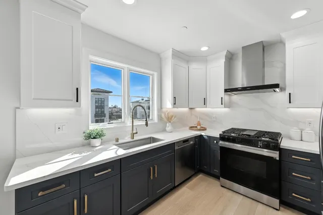 $1,298,000 | 560 El Camino Real, Unit 201, San Carlos, CA 94070