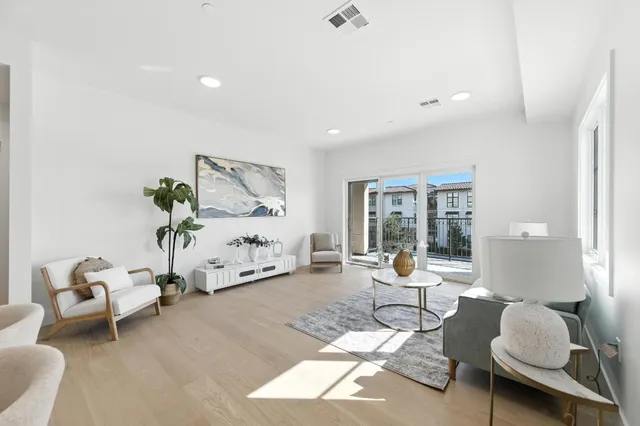 $1,298,000 | 560 El Camino Real, Unit 201, San Carlos, CA 94070